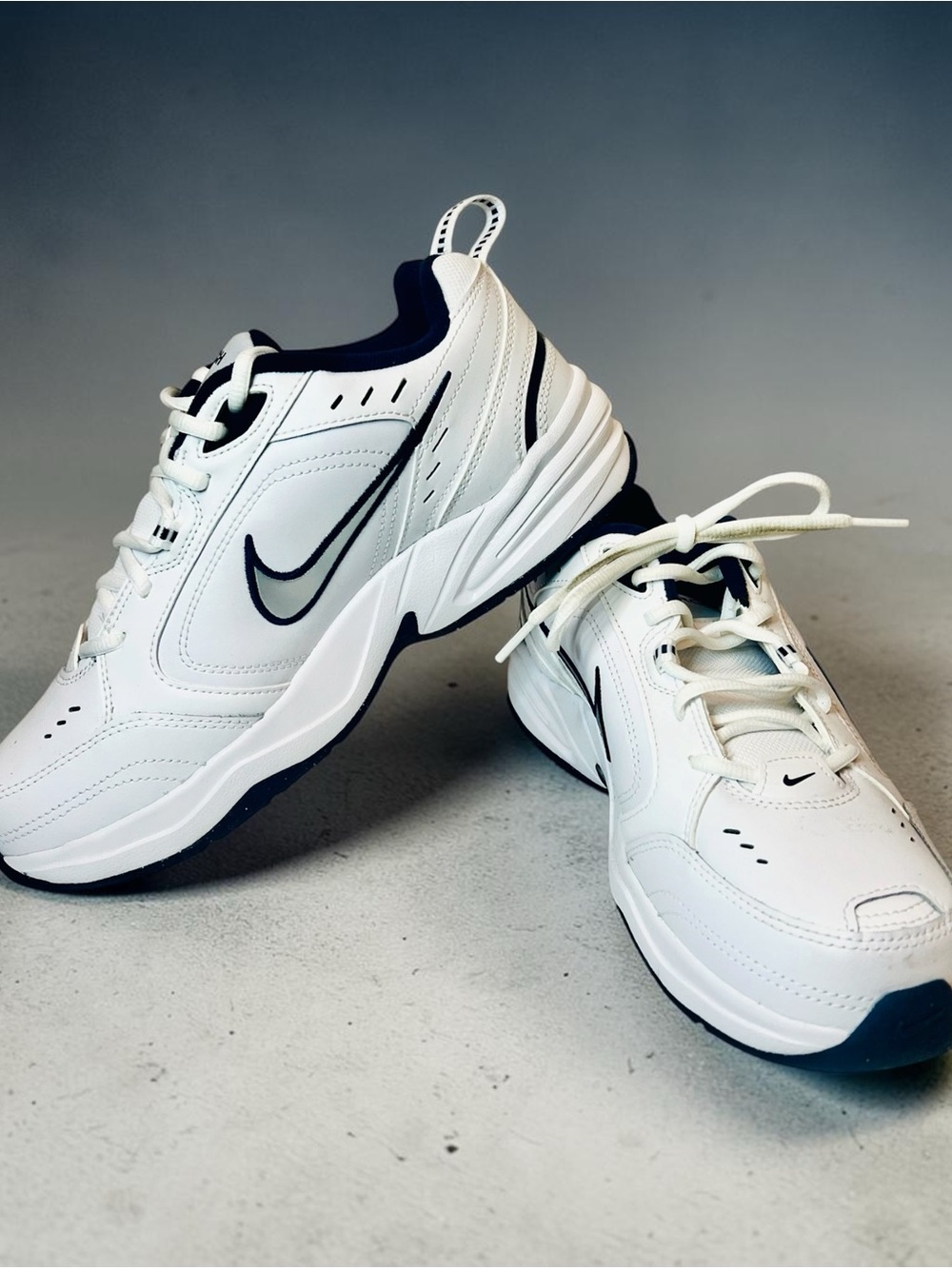 NWOT Men’s Nike Air Monarch IV-size 9 (4E) width